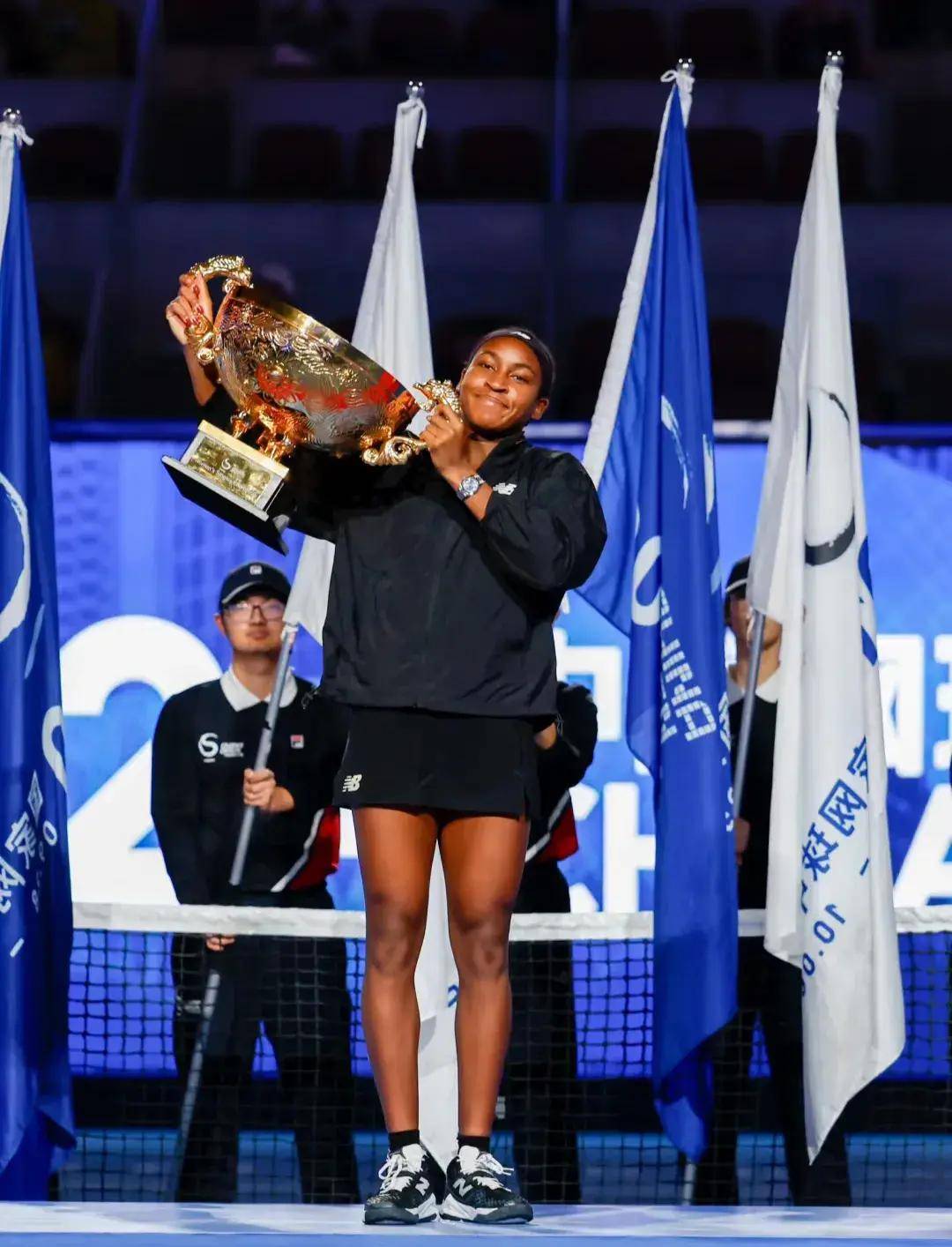 虽然向鹏与 虽然向鹏与